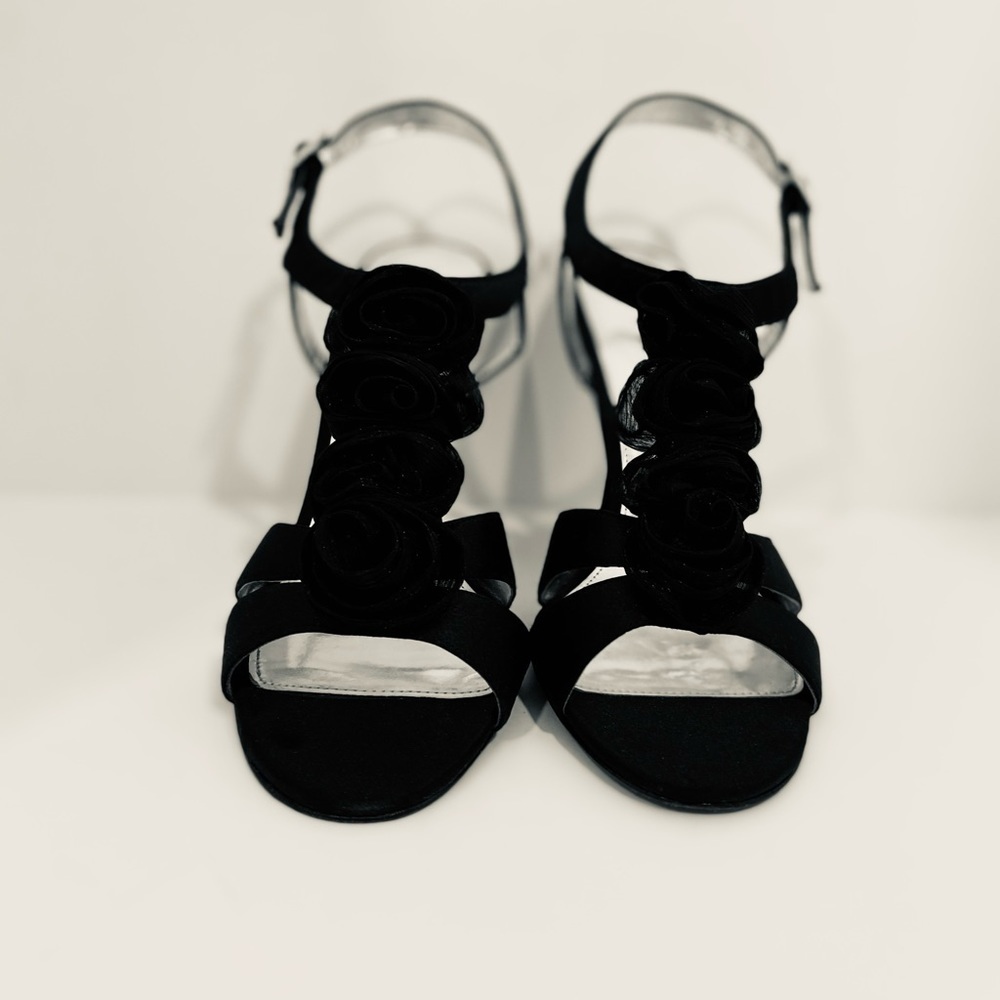 The Touch of Nina. Black. Heels. Sz  10 M.